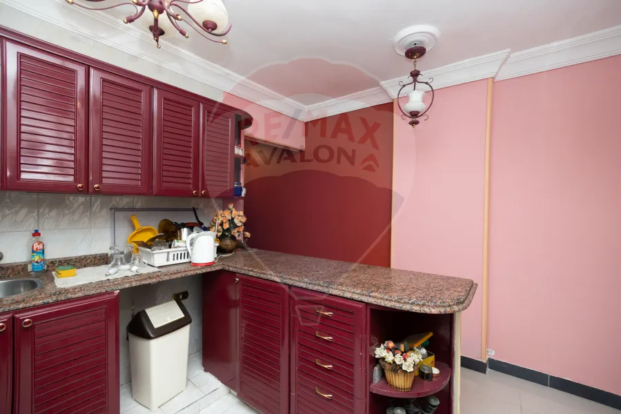 شقة للبيع 160 م جليم (ش الاذاعة  -  امام فنون جميلة)