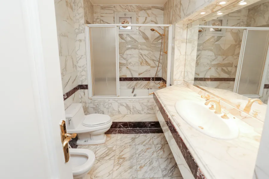 شقة للبيع 350 م رشدى (شارع المعسكر الروماني)