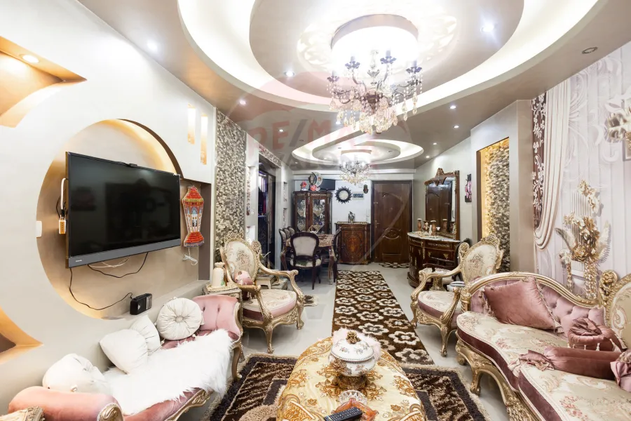 شقة للبيع 125 م محرم بك (خطوات من ش امير البحر الرئيسي)