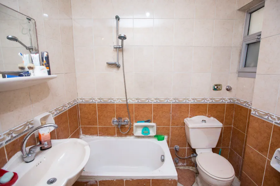 شقة للبيع 82 م صافي محرم بك ( ش الرصافة )