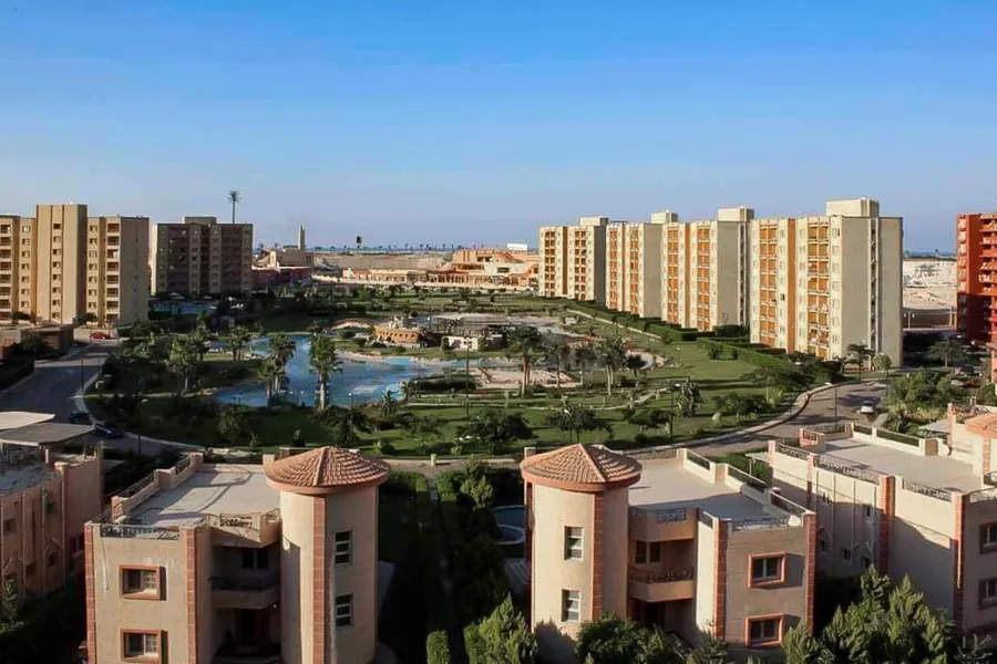 شاليه بروف للبيع العلمين (مارسيليا لاند) 100 م + 100 رووف