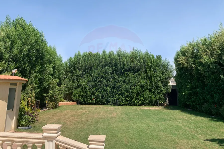 Villa registered blue contract for sale king Mariout El Kafoury Main road (Venesia Compound)1008m