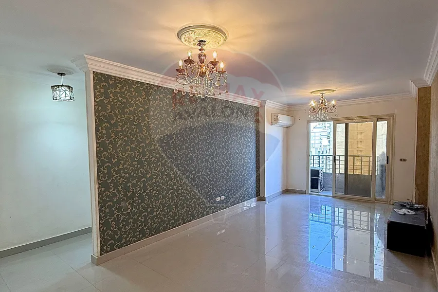 Apartment for sale 100 m Camp Caesar (Steps from Port Said St)