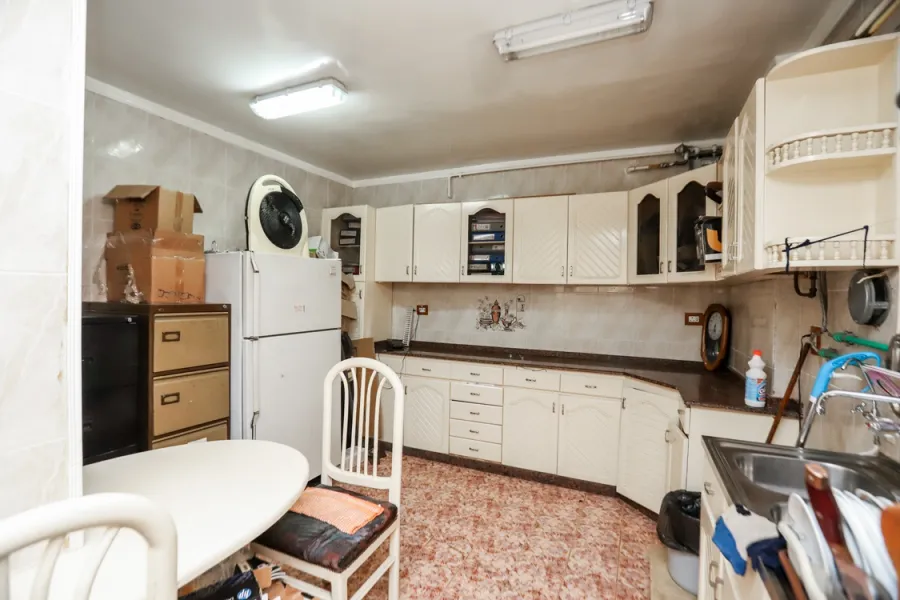 شقة للبيع 265م المندرة (أمام فندق وردة العصافرة)