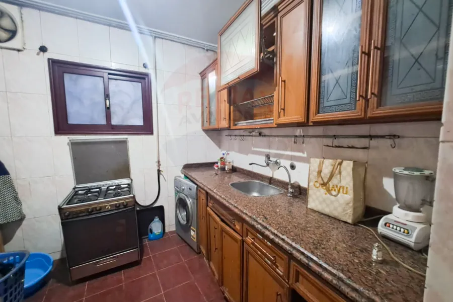 شقة للإيجار المفروش 130 م ميامي (ش جمال عبد الناصر مباشرة)