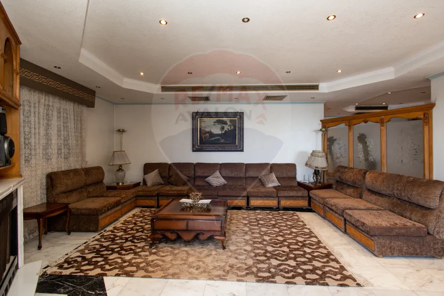 شقة للبيع 350 م  سابا باشا (على البحر مباشرة)