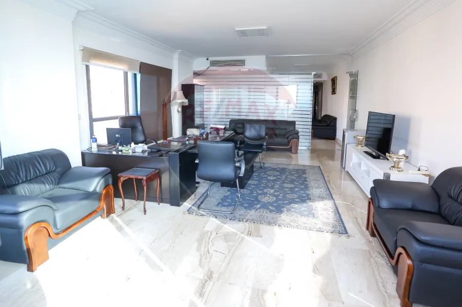 Apartment for Sale 240 m Stanly (Directly on the Sea.)