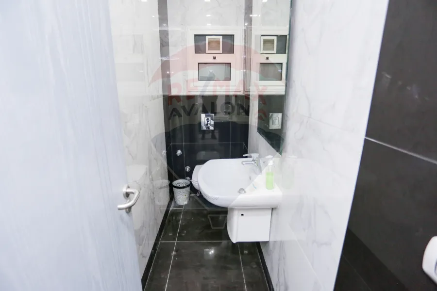 Administrative unit for sale 172 m Smouha (Army Towers)