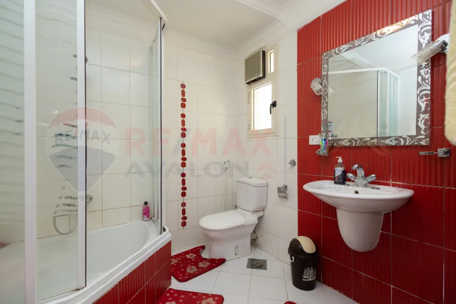 شقة للبيع 195 م رشدي (خطوات من ش سوريا)