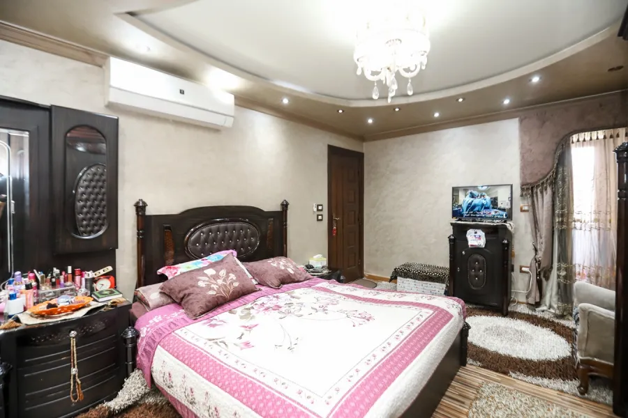 شقة للبيع 200م رشدي (متفرع من ش رشدى باشا)