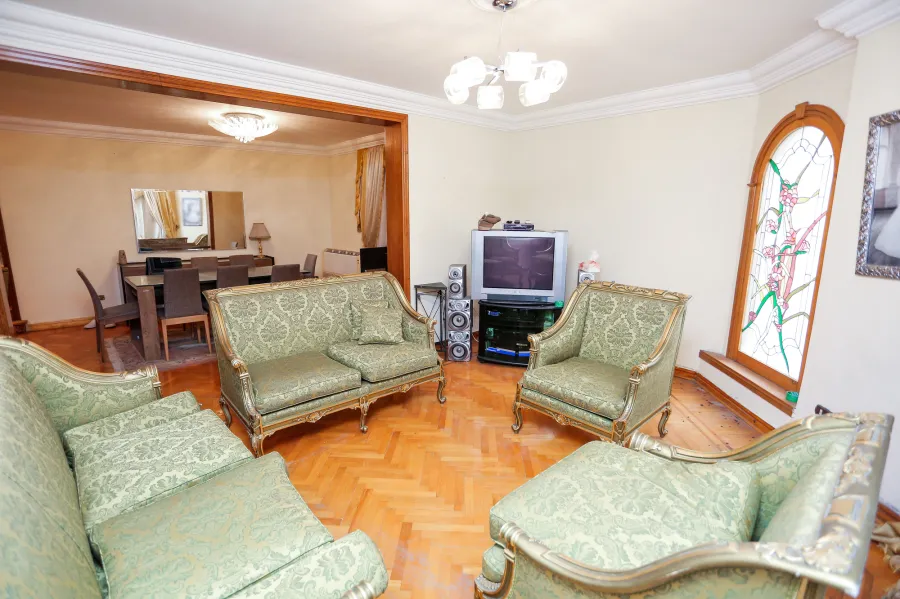 شقة للبيع 220م ستانلى (خطوات من البحر)