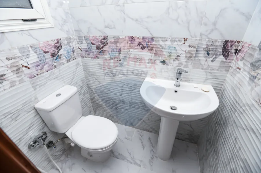 شقة للبيع 186 م سموحة ( ش توت عنخ امون)