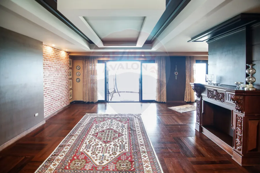 شقة للبيع 365 م السرايا ( على البحر مباشرة )