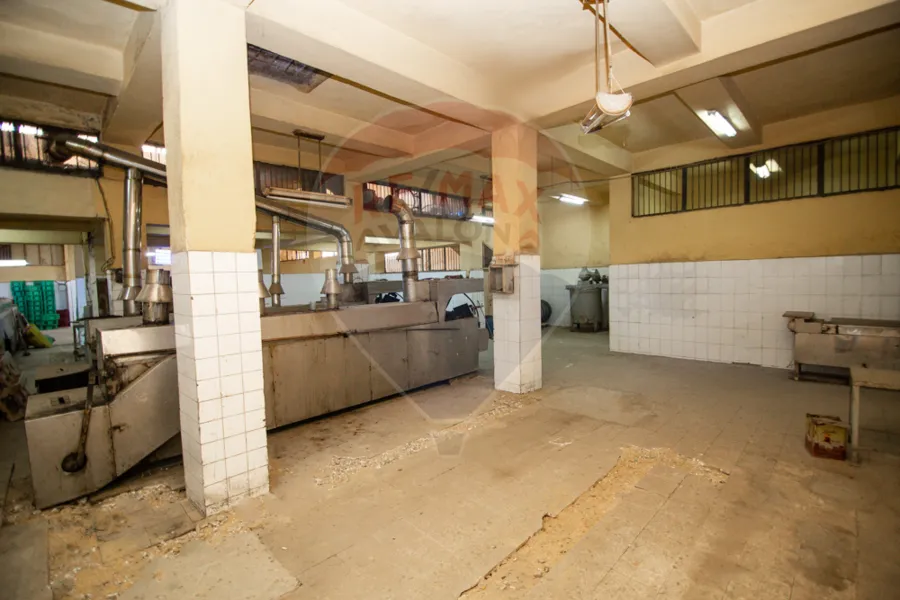 Factory for sale 750 m Al-Ras Al-Sawda (steps from Mostafa Kamel St.)
