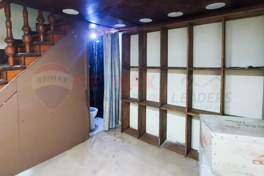 Shop for sale 40 m (intersection of Schutz St and Mortada St)