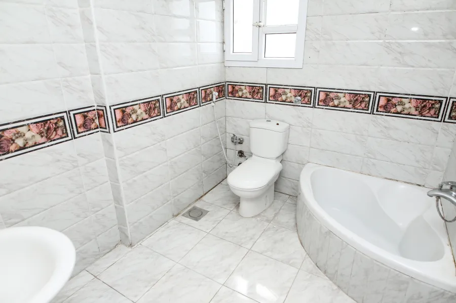 شقة للإيجار180م الإبراهيمية (على البحر مباشرة)