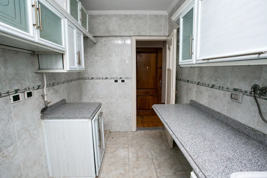 شقة مسجلة للبيع 123 م لوران (على البحر مباشرة)