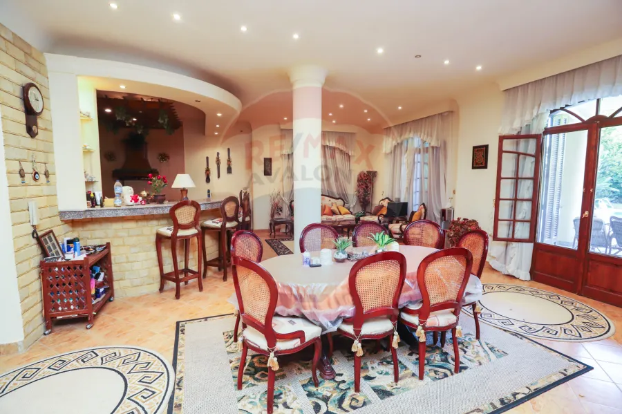 ڤيلا مسجلة شهر عقاري للبيع 1,200م كينج مريوط (بجوار فندق افريكانا)ڤيلا مسجلة شهر عقاري للبيع 1,200م كينج مريوط (بجوار فندق افريكانا)