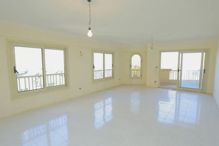 شقة للبيع 160م سبورتنج (خطوات من ش أبوقير الرئيسي)-