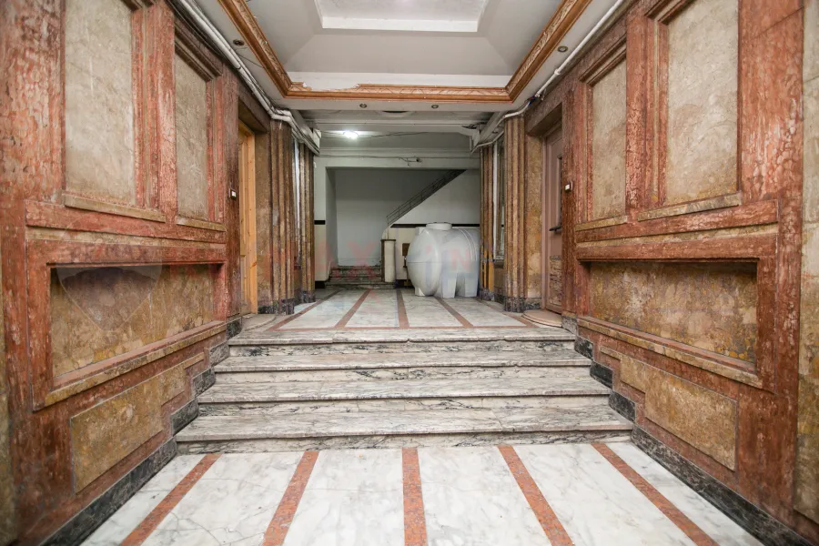 شقة للبيع 125 م كليوباترا (على البحر مباشرة)-1