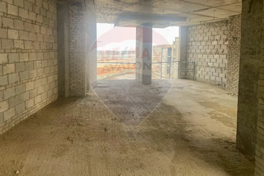 محل + رووف للبيع 49 م العاصمة الادراية (هاب كابيتال - حي السفارات)