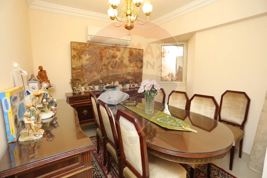 شقة للإيجار 225 م جناكليس (علي الترام مباشرة)