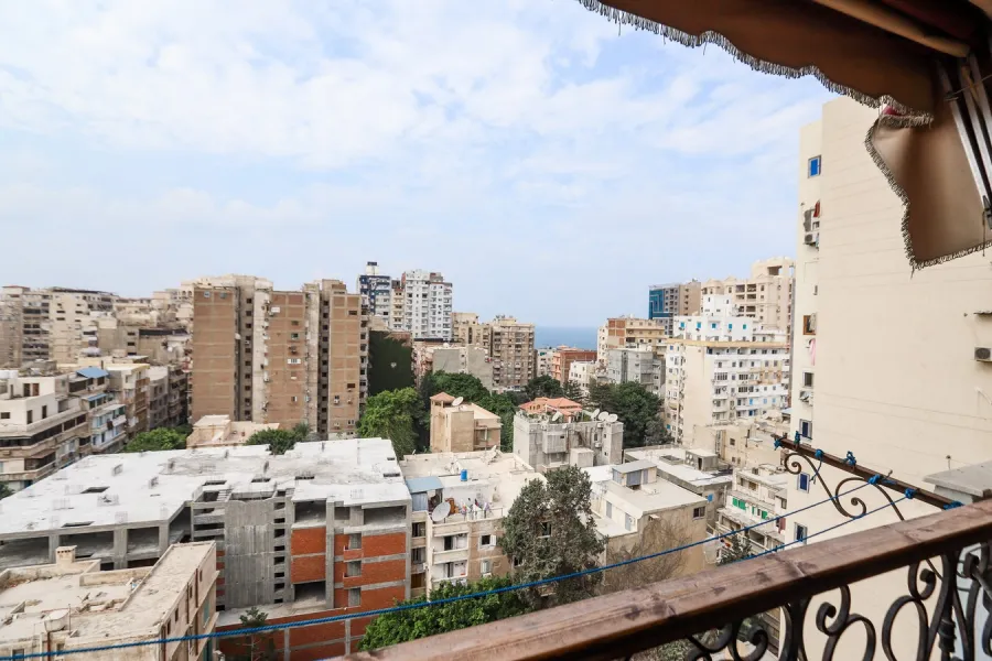 شقة للبيع 200م رشدي (متفرع من ش رشدى باشا)