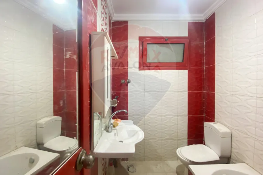 شقة دوبلكس للبيع 250 م جناكليس (علي الترام مباشرة)