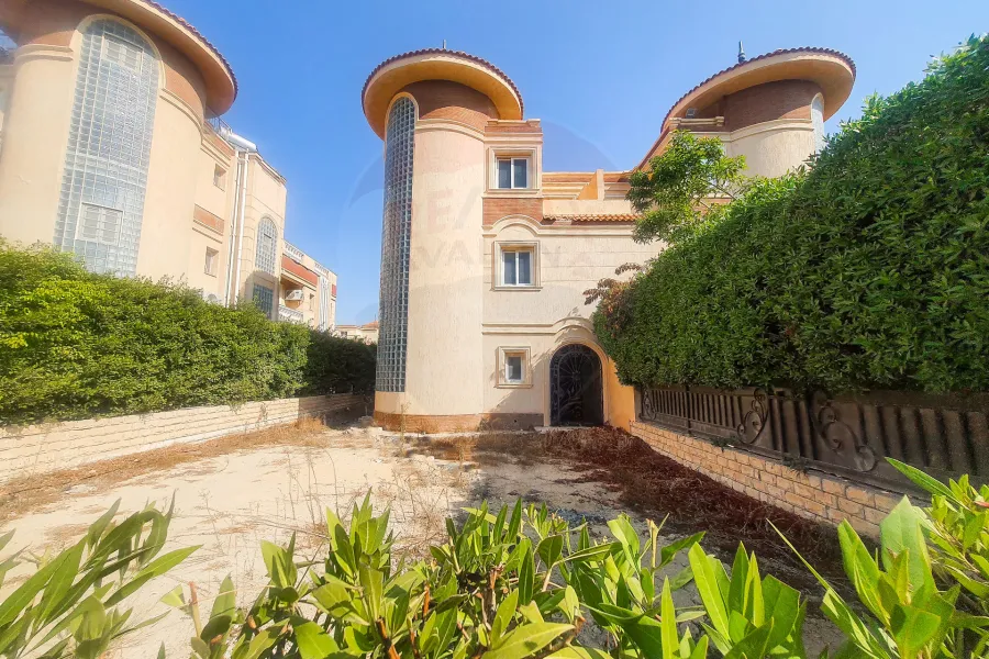 فيلا توين هاوس للبيع 296 م كينج مريوط  كومباوند رويال العروبة