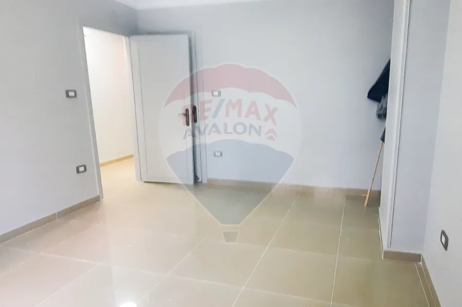 شقة للايجار 180 م سموحة (ش الريادة)