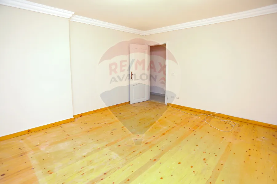 شقة للبيع 200 م سان ستيفانو ( خطوات من فندق الفورسيزون والبحر )