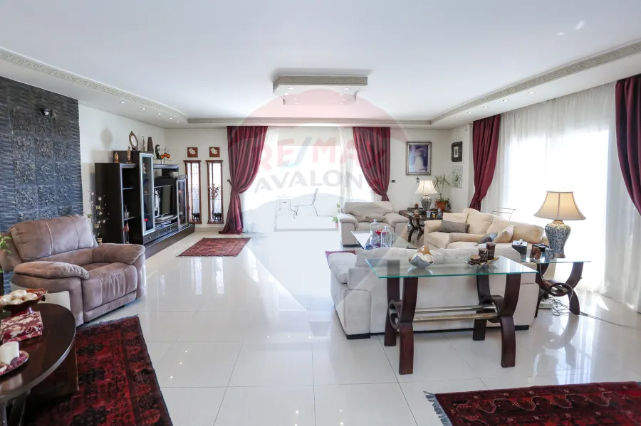 شقة للبيع 200 م ستانلي (علي البحر مباشرة) الشقة على ناصية