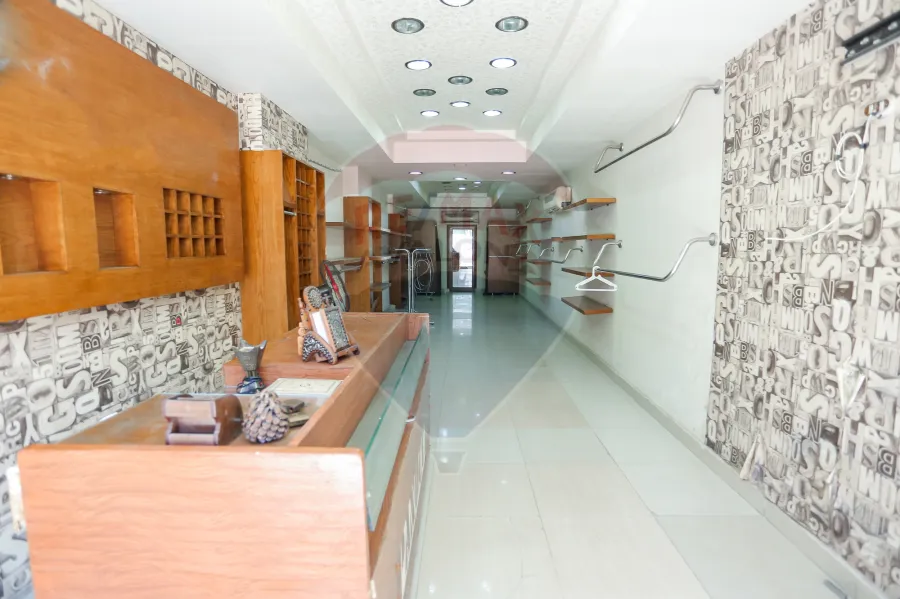 محل للايجار 60 م كامب شيزار (على الترام مباشرة)