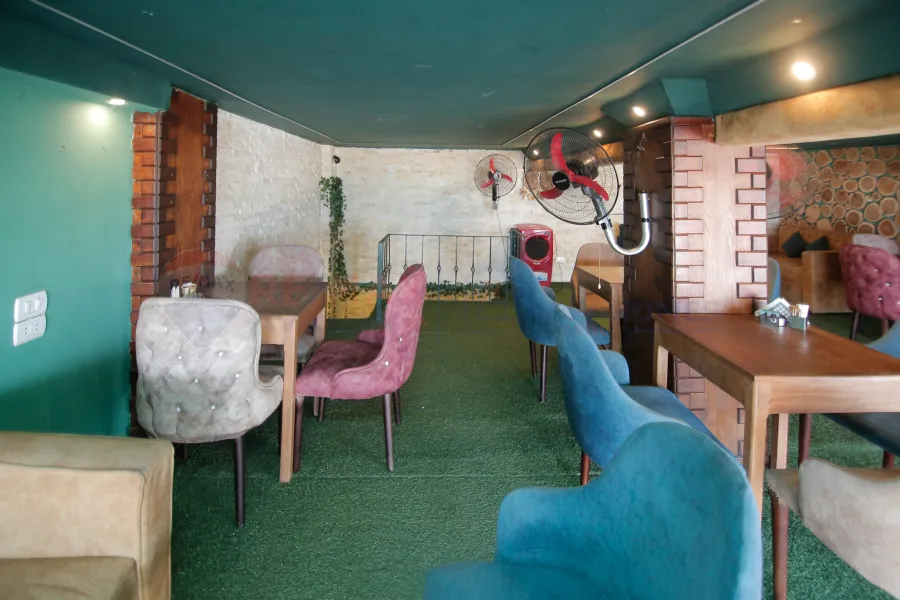 محل للإيجار المفروش أرضى 100م+ صندرة الإبراهيمية (على البحر مباشرة )