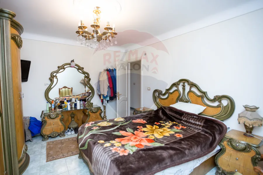 شقة للبيع 170 م السرايا (علي البحر مباشرة)