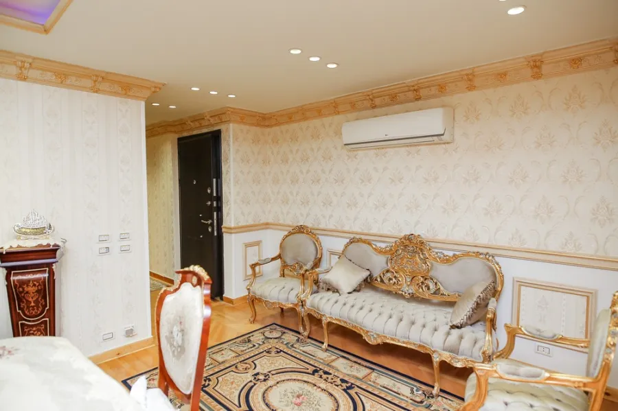 شقة للبيع 200م لوران ( ش عز العرب )