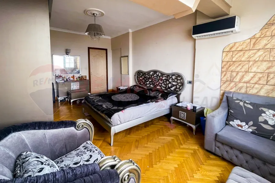 شقة للبيع 140 م كيلوباترا (علي البحر مباشرة)