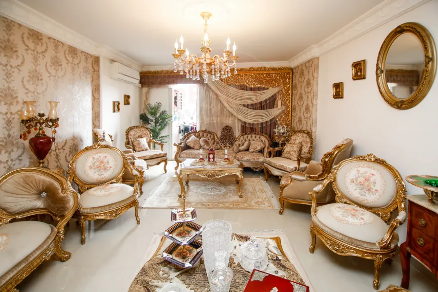 شقة للبيع 165 م كفر عبده ( ش سكينة بنت الحسين  )