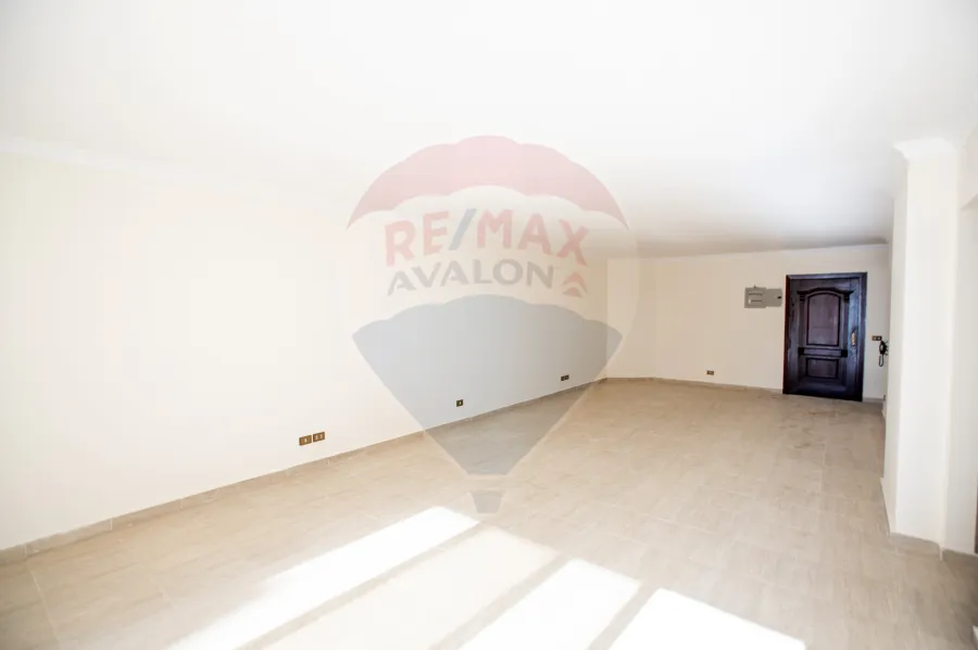Apartment for rent 235 m Stanly (Directly on the sea )