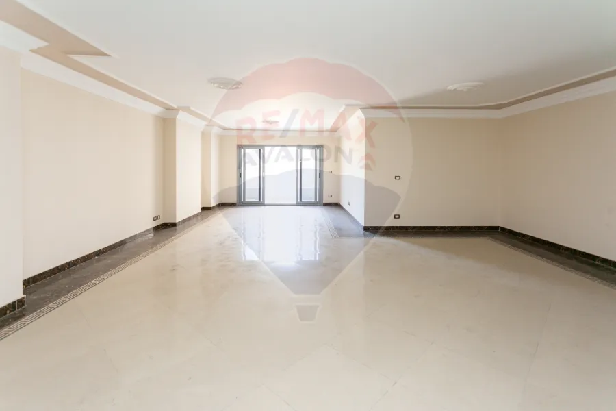 شقة للبيع 320م لوران (على الترام)