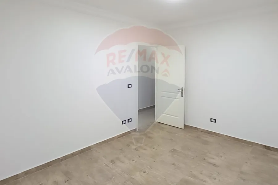 Administrative Unit for rent 130 m Sidi gaber ( Steps from Mostafa Kamel Tram Station)