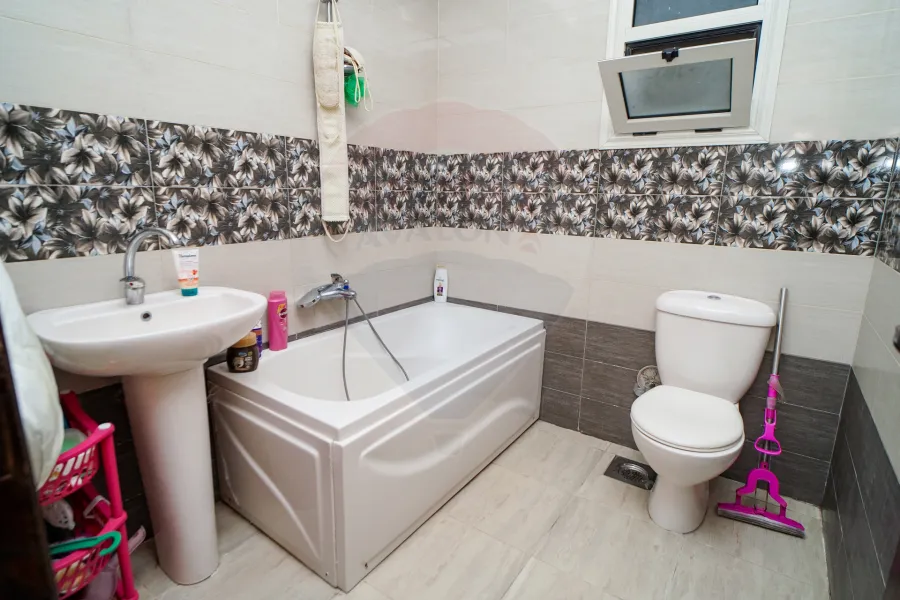 شقة للبيع 200 م لوران (ش الاقبال)