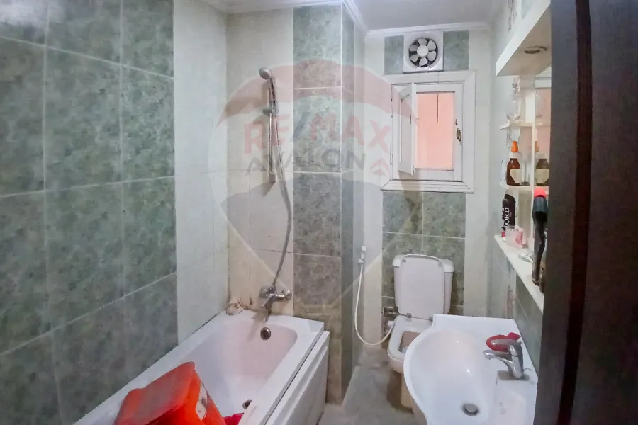 شقة للايجار 178 م سموحة (ش الخمسين)