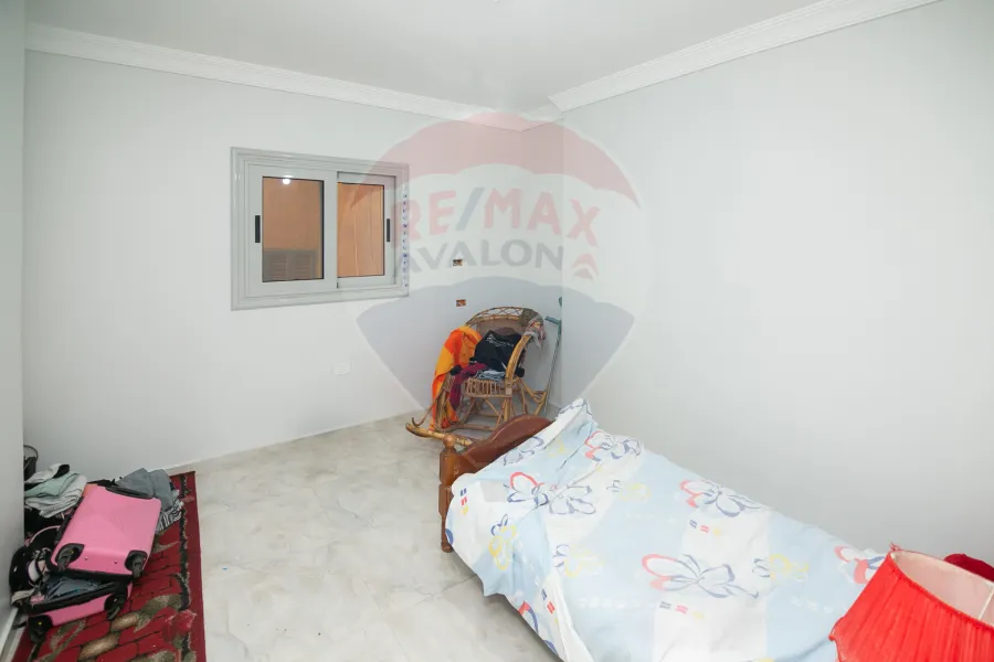 شقة للبيع 125 م لوران (تاني نمره من  ش الإقبال - خطوات من البحر)