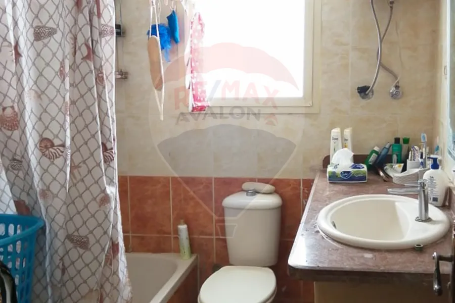 شاليه للبيع (جامعة الدول) 130م + 130م روف