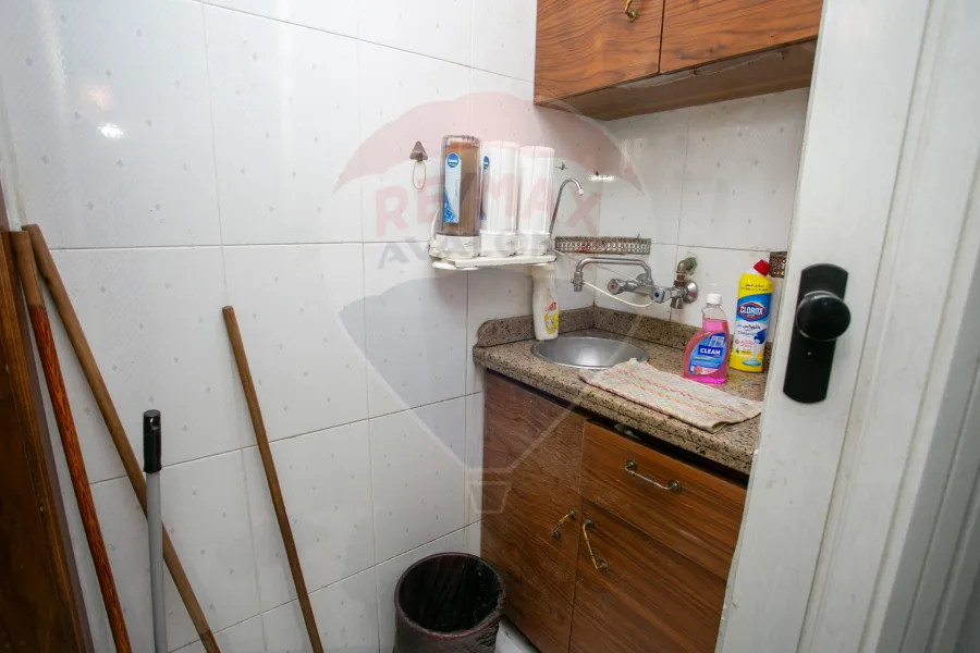 Administrative apartment for sale 179 m Zizenia (Abu Qir St)