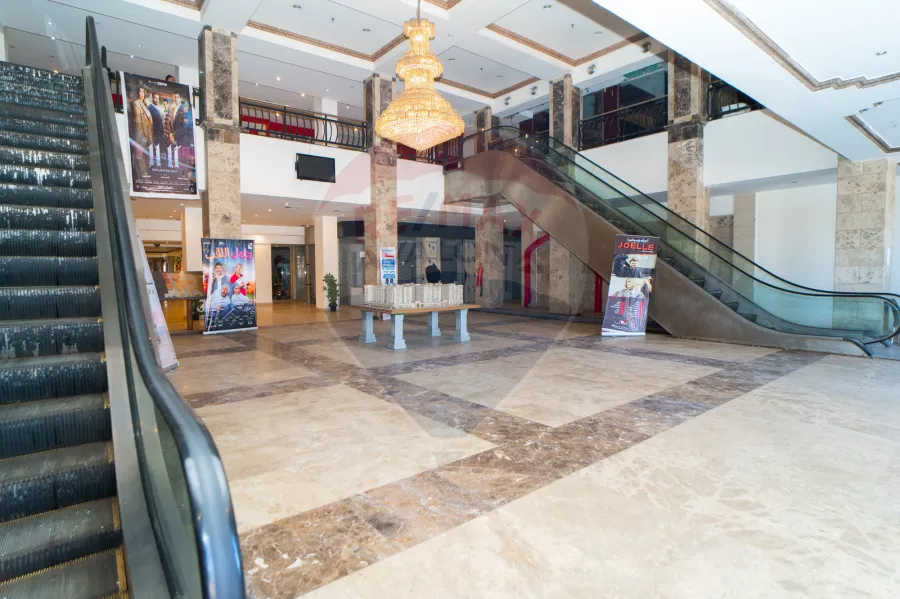 محل للايجار 220 م المنتزه (داخل مول رويال بلازا)