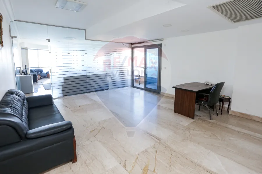 Apartment for Sale 240 m Stanly (Directly on the Sea.)