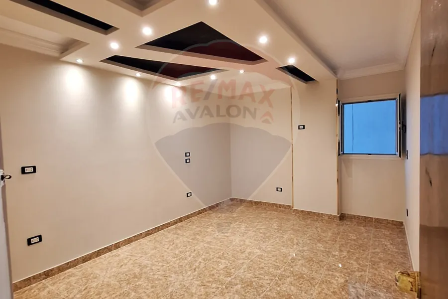 شقه للبيع  135 م ميامى (ش العيسوى)