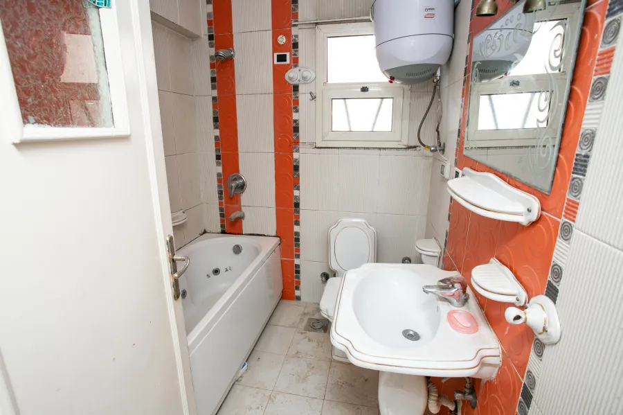 شقة مسجلة للبيع 123 م لوران (على البحر مباشرة)